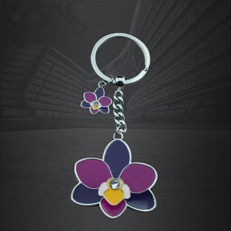 ผู้ผลิตผู้จัดจำหน่ายเฉพาะรูปทรงดอกไม้สังกะสีรูปตัว Epoxy Key Chains พวงกุญแจ
