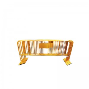 สิ่งกีดขวางการควบคุมฝูงชนบนถนนโลหะ