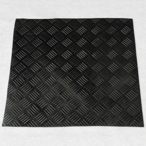 แผ่นยางทางรูปเพชรทำจากยางหนักสำหรับงานรีดนมในห้องรีดนม