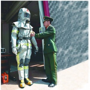 วิศวกรรมเสื้อผ้า, เสื้อผ้าสารหน่วงไฟ, ชุดดับเพลิงและการปรับแต่งเสื้อผ้าทำงานอื่น ๆ