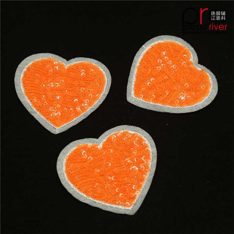 แพทช์เลื่อมรูปหัวใจสีส้ม