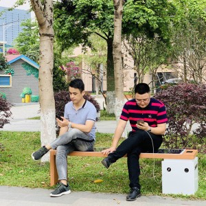 Smart Park Bench ที่ชาร์จพลังงานแสงอาทิตย์แบบไร้สาย