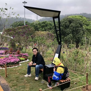 โซลูชันโฆษณากลางแจ้งสมาร์ทโซล่าร์ม้านั่งพร้อมหลอดไฟ LED