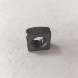 น็อตสี่เหลี่ยม