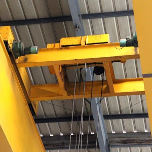 เครนเหนือศีรษะคานคู่พร้อมรถเข็นรอก