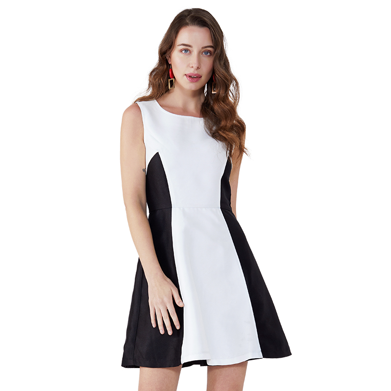 2019 สีดำสีขาวเย็บปะติดปะต่อกันรักชุดลำลองผู้หญิงแฟชั่นการแต่งกายเสื้อผ้า JSDJ2258