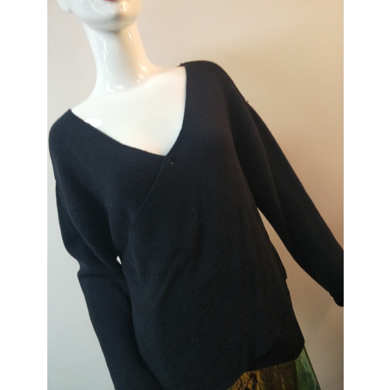 PURE COLLECTION สีดำ V-NECK SWEATER SWWS0072F