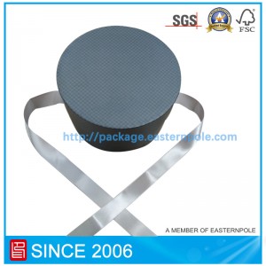 กล่องช็อคโกแลตกลมหรูหราพร้อมริบบิ้นปิด