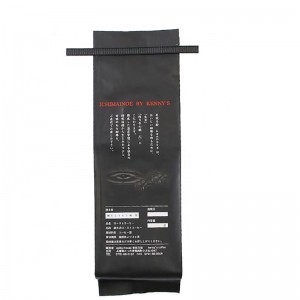 เป้าเสื้อกางเกงด้านแมตต์เสร็จดีบุกผูกบนแพคเกจวาล์วกาแฟด้านบน