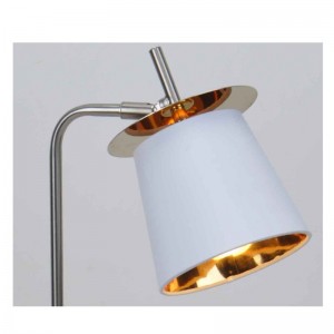 โคมไฟตั้งโต๊ะพร้อมโป๊ะผ้าและแผ่นตกแต่ง