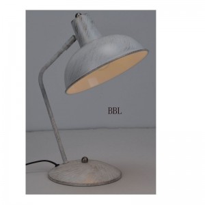 โคมไฟตั้งโต๊ะพร้อมฟังก์ชั่นปรับแสงที่ทำด้วยโลหะและทองขัดเงา