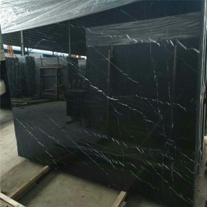 หินอ่อน Nero Marquina ในแถบสีขาว