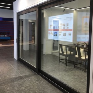 ประตูกระจกบานเลื่อน