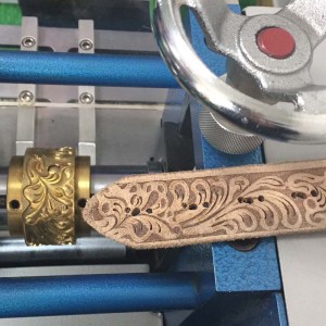 เข็มขัดหนังลูกกลิ้งกลิ้งเครื่องลายนูน