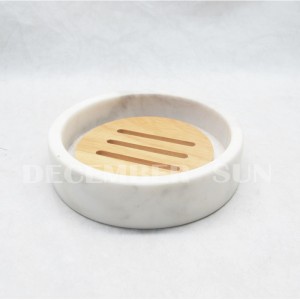 หินอ่อนสีขาวพร้อมชุดอุปกรณ์ห้องน้ำทำจากไม้