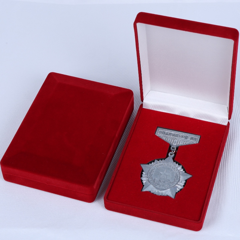 D-15 ที่กำหนดเองขายส่งกล่องกำมะหยี่สีดำและสีแดงสำหรับเหรียญสร้อยคอและเหรียญ