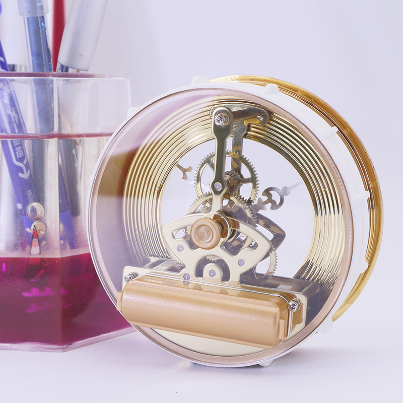 นาฬิกาโครงกระดูกโลหะสีทอง 97 มม