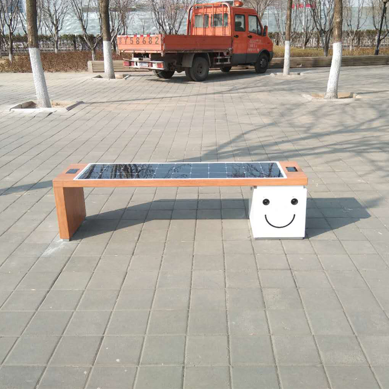 การออกแบบแฟชั่นเพลงแสดงม้านั่งชาร์จพลังงานแสงอาทิตย์ WiFi Hotpot Smart Garden Furniture