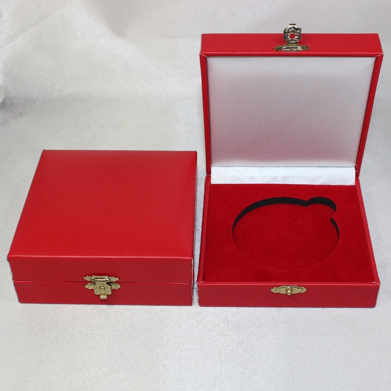 v-06l 6080 มิลลิเมตรเหรียญเหรียญและเหรียญอื่นๆในกล่องหนังสี่เหลี่ยมพลาสติกเทียม น้ำหนักประมาณ 110g