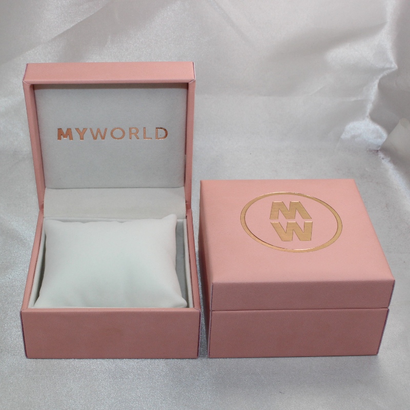 รายการ V-05 กล่องพลาสติกหนังเทียมทรงสี่เหลี่ยมสำหรับนาฬิกา มิลลิเมตร 100 * 100 * 60 น้ำหนักประมาณ 194 กรัม