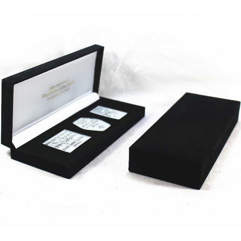 กล่องผ้าสำลีสี่เหลี่ยมสำหรับฮาร์ดแวร์เช่นเหรียญตราและเหรียญ ผลิตภัณฑ์สำรอง เชื้อสาย น้ำหนักประมาณ 166g