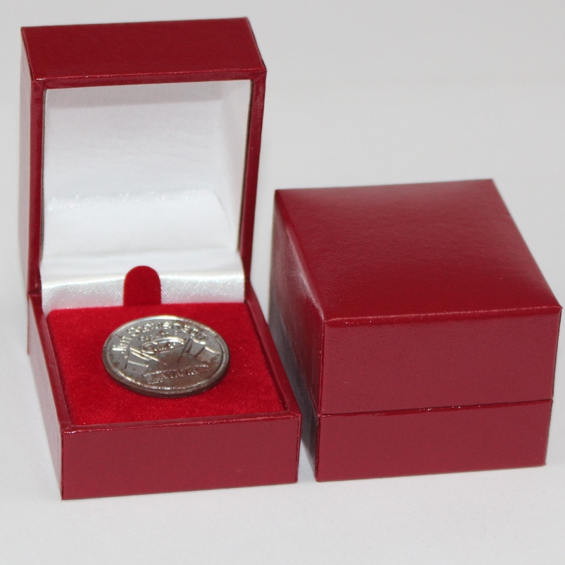 ผลิตภัณฑ์ v-07 กล่องพลาสติกสี่เหลี่ยมปกคลุมด้วยกระดาษหนังเทียมขนาด 25-30 มิลลิเมตรเหรียญตราแหวนฯลฯ น้ำหนักประมาณ 40g สำหรับ