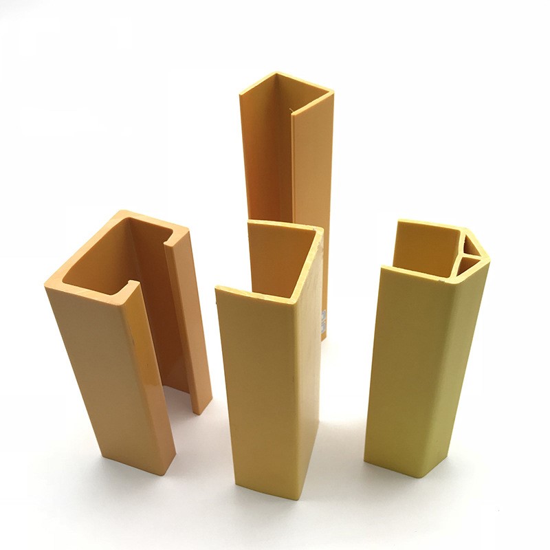 ช่องรูปตัวยูหลายแบบที่กำหนดเอง ABS UPVC PP PE PVC โปรไฟล์การอัดขึ้นรูปพลาสติกสำหรับการตกแต่งเครื่องป้องกัน