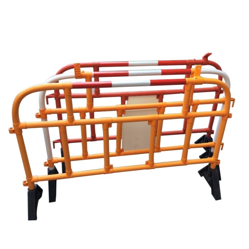 ที่กั้นทางเดินเท้าสำหรับงานคอนเสิร์ตการแข่งขันกีฬาและขบวนพาเหรดที่จอดรถพลาสติก PVC ที่กั้นรถกั้นถนน