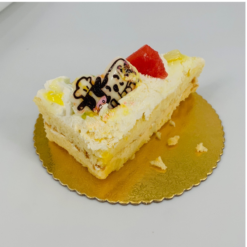 จานเค้กกลมสีทองที่ใช้ในการแสดงเค้ก