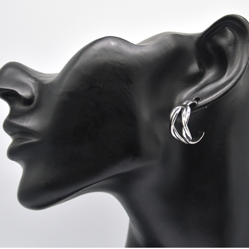 ต่างหูเงินคู่ C รูปร่างต่างหูวงกลมรอบคำชี้แจงสำหรับหญิงสาวเครื่องประดับต่างหูหรูหราจีนโรงงานเครื่องประดับ Ruifanbao