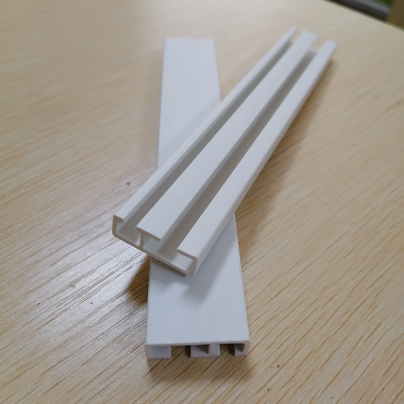 ออกแบบและทำเองรายละเอียดร่องน้ำพีวีซีแข็งรูปตัว E สำหรับส่วนบานเลื่อนม่าน