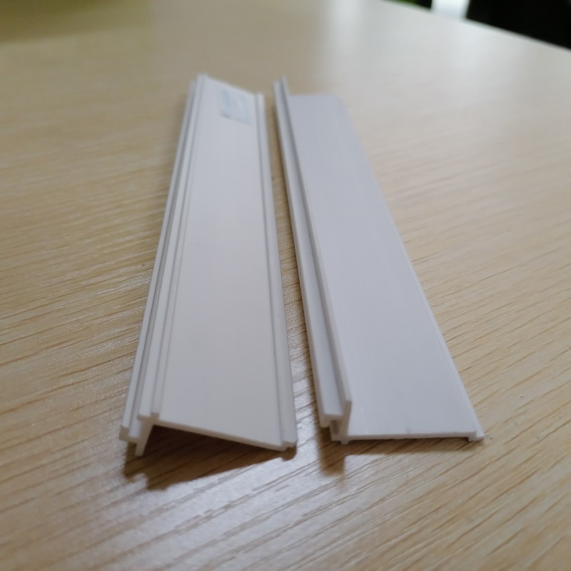 ผู้ผลิตจีนสำหรับโปรไฟล์ช่องพีวีซีช่องพีวีซีแถบพีวีซีโปรไฟล์รูปตัววีพีวีซีสำหรับตกแต่งอาคาร