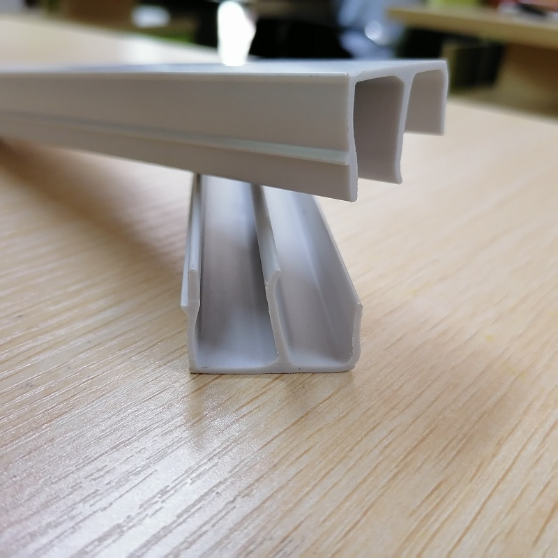 PVC E รูปโปรไฟล์ช่องพีวีซีตัดช่อง PVC ผู้ผลิตในประเทศจีน