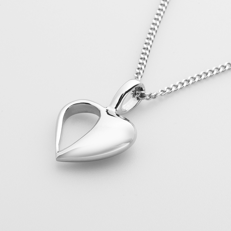 สร้อยคอจี้หัวใจสีเงินสแตนเลสสำหรับผู้หญิง