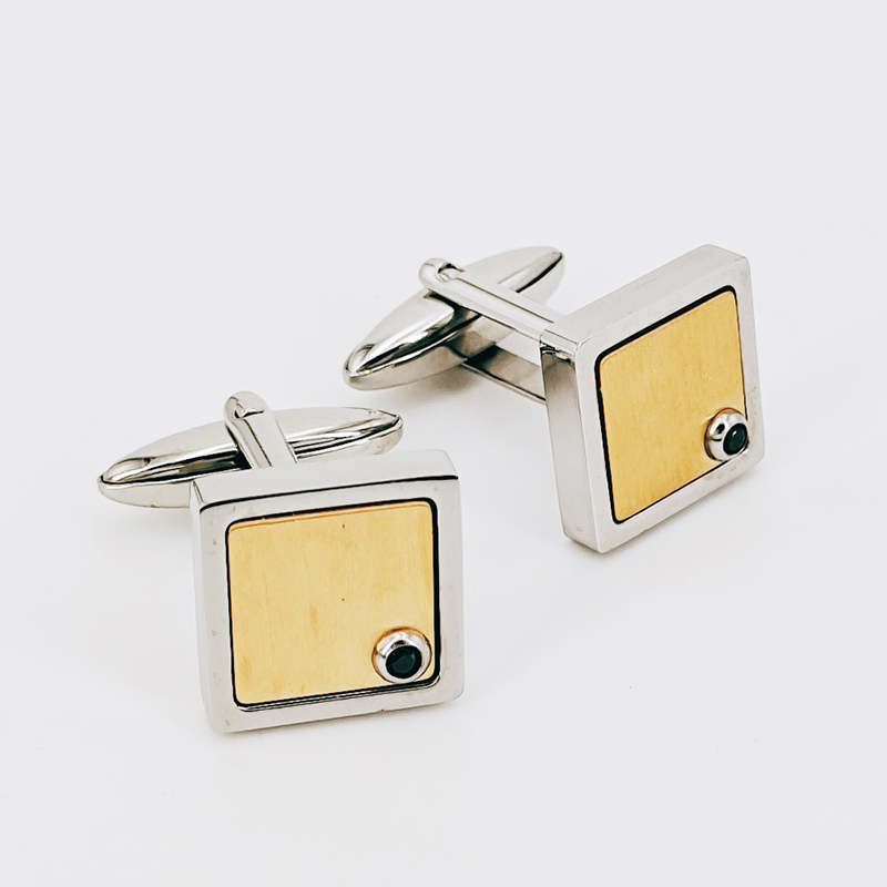 กระดุมข้อมือสแตนเลสสตีลชุบทองทูโทนสีดำหิน CZ