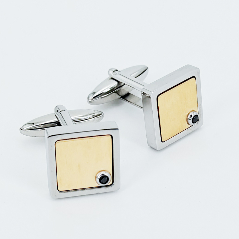 กระดุมข้อมือสแตนเลสสตีลชุบทองทูโทนสีดำหิน CZ