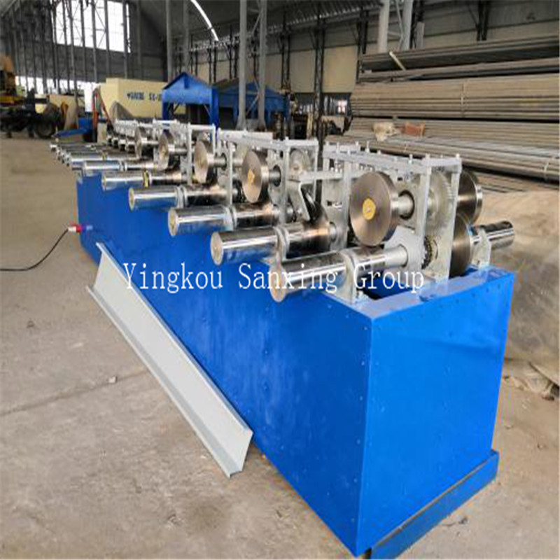 เครื่องแผงรูปพัดลมหลังคาโดมตะเข็บยืน