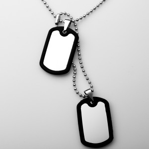 ขายส่งสแตนเลสสตีลคู่สร้อยคอจี้แท็กสุนัขซิลิคอน