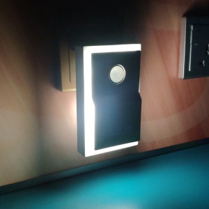 โคมไฟเหนี่ยวนำกลางคืน