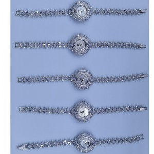 นาฬิกาสีเงิน