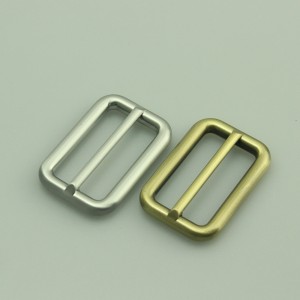 กระเป๋าหัวเข็มขัด, หัวเข็มขัดปรับคู่, อุปกรณ์โลหะ