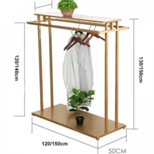 ยืนแสดงเสื้อผ้า