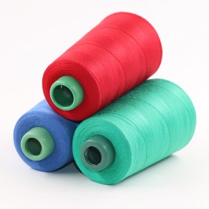 จีนด้ายเย็บผ้าสำหรับกางเกงยีนส์เสื้อยืดและเสื้อกระทู้โพลีเอสเตอร์สำหรับเครื่องจักร