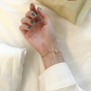 สร้อยข้อมือมุกดวงจันทร์ดาว