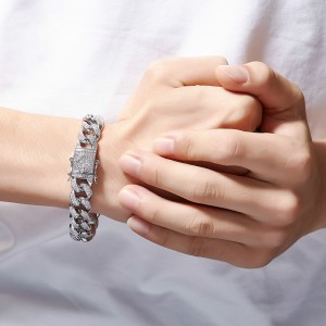 สร้อยข้อมือฮิปฮอป