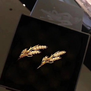 เข็มกลัดข้าวสาลีสีทอง