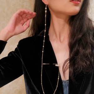 ต่างหูเข็มกลัด