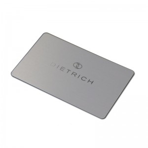 ที่มีคุณภาพสูงที่กำหนดเองแบรนด์แฟชั่นเคลือบเสร็จสิ้นโลหะชื่อฉลากผ้าไหมพิมพ์อลูมิเนียมธุรกิจเยี่ยมบัตรสำหรับโลโก้ของตัว...