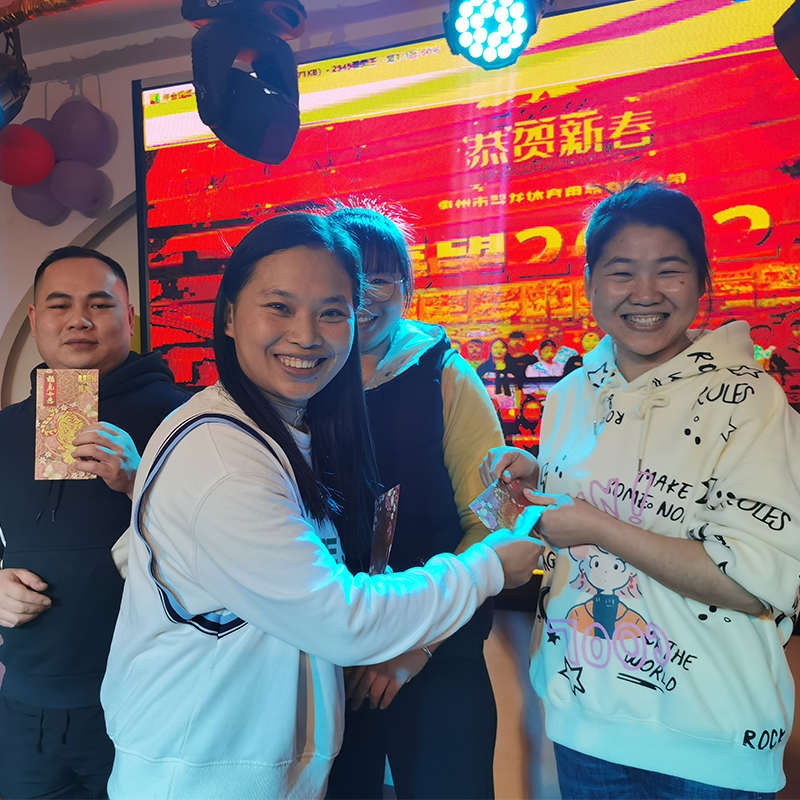 ปาร์ตี้ประจำปีของ Elongarrow \\\\ \'s