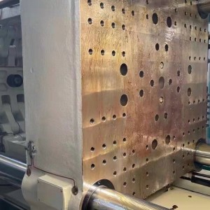 เครื่องฉีดขึ้นรูปมือสอง 600T